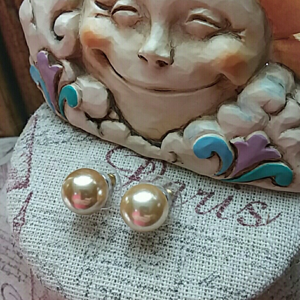 Kenneth Jay Lane Pearl Earrings (NWOT)